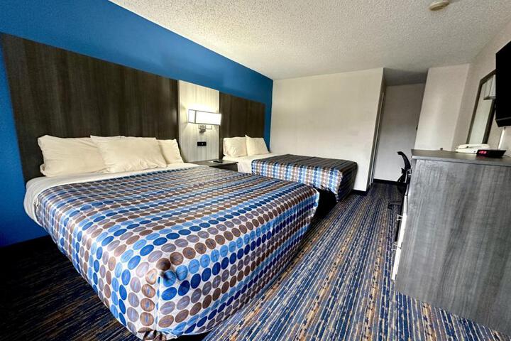 2 Queen Beds (1 of 5)