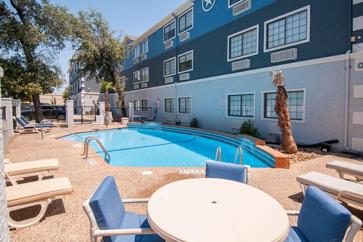 Hotel Pool