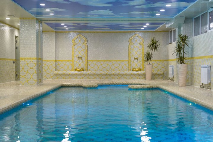 Pool 76 of 102