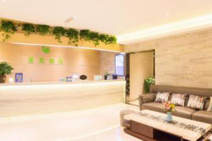 Xingchen Hotel (Chengdu Giant Panda Base)