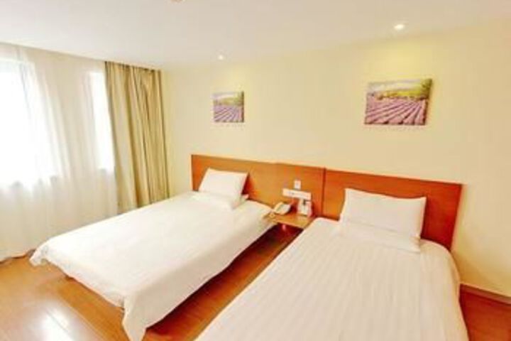 Room 13 of 21