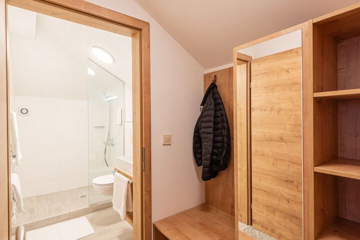 Room 9 of 49