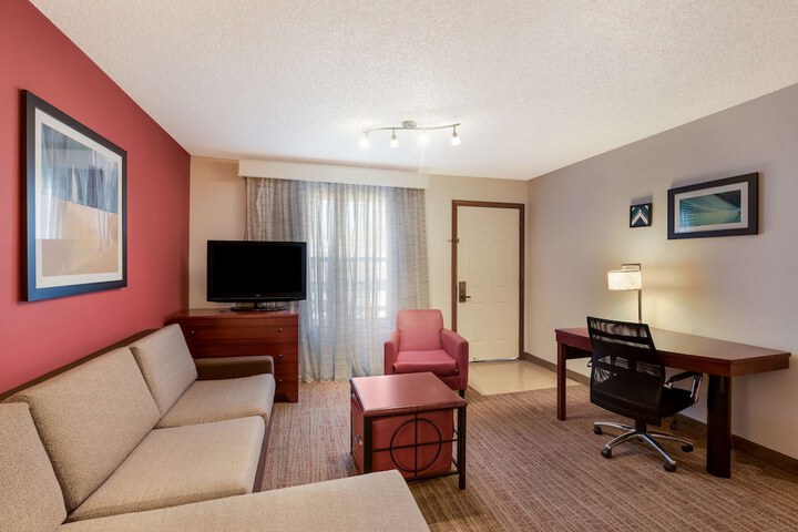Accessible Suite King Bed Mobility Accessible Bathtb Sofa Bed Fullkt Full Breakfast (31 of 41)