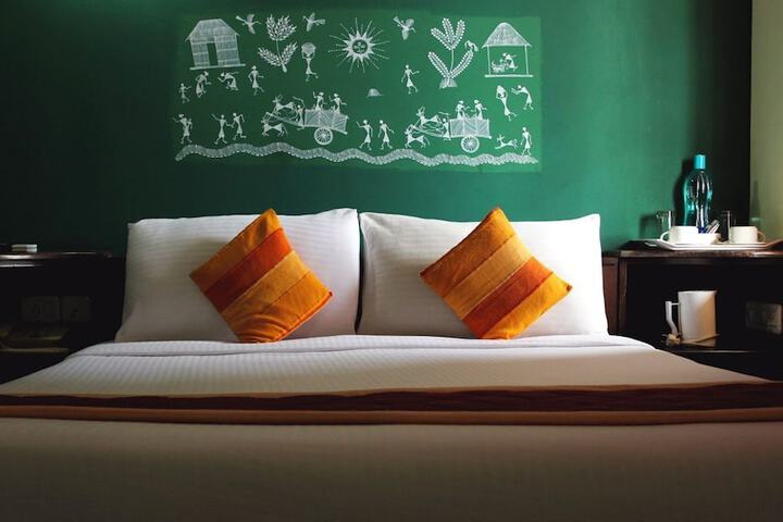 Room 12 of 17