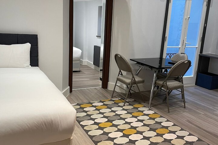 Room 20 of 98