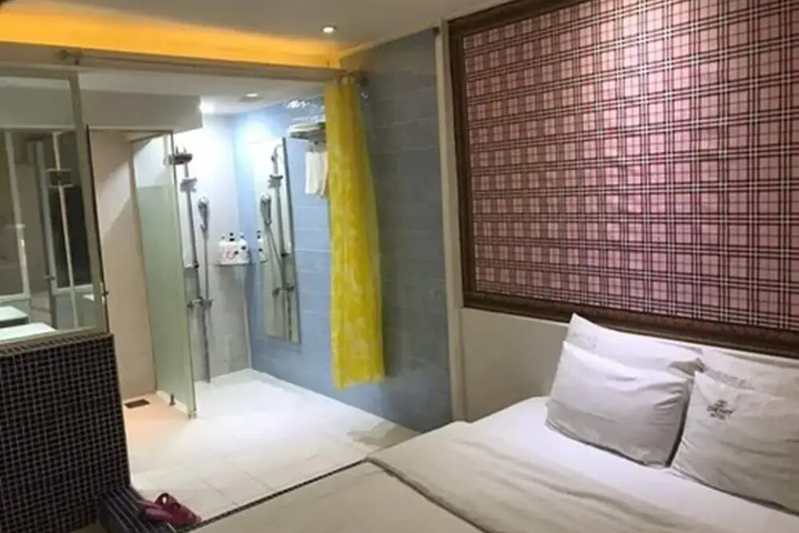 Room 3 of 13