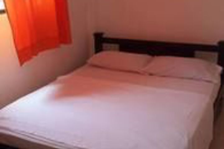 Room 4 of 6