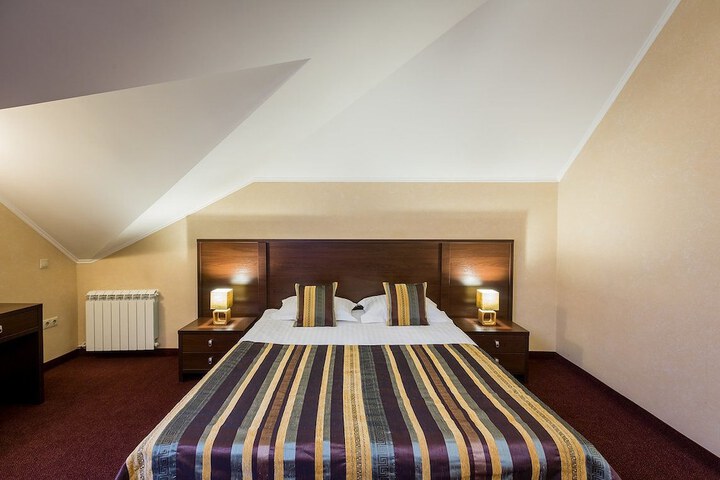 Room 33 of 85