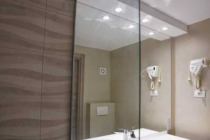 Room 20 of 38