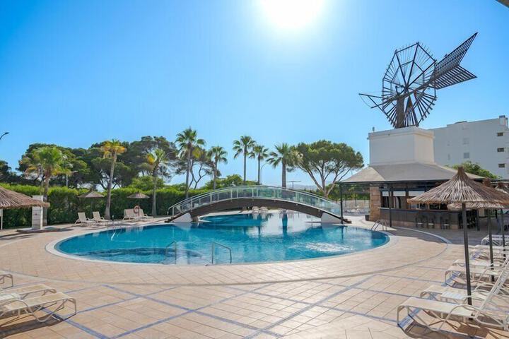 Hotel with Pool