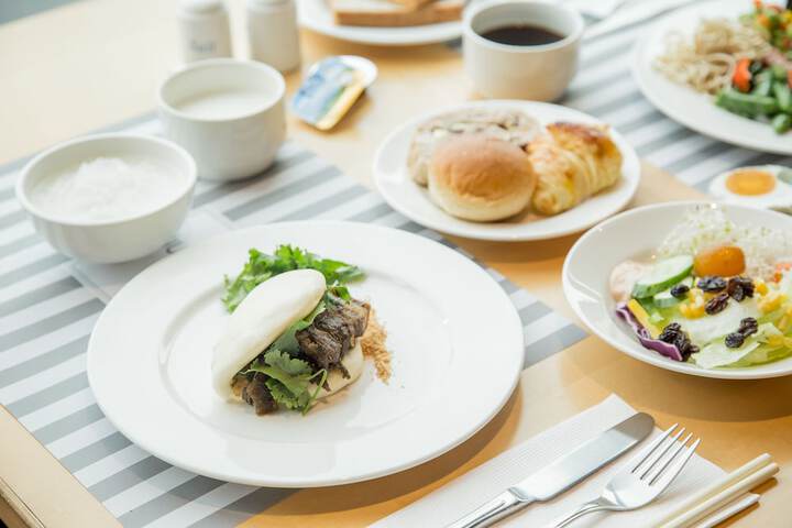 Breakfast/Coffee Service 180 of 203