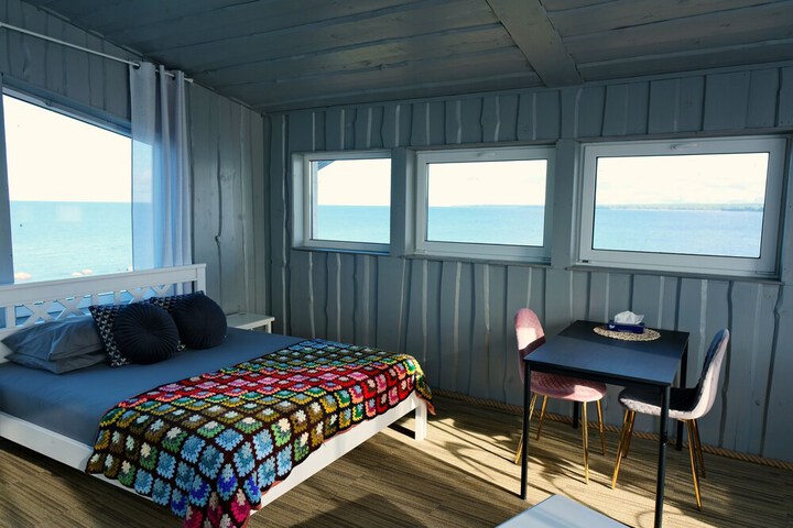 Room 21 of 35