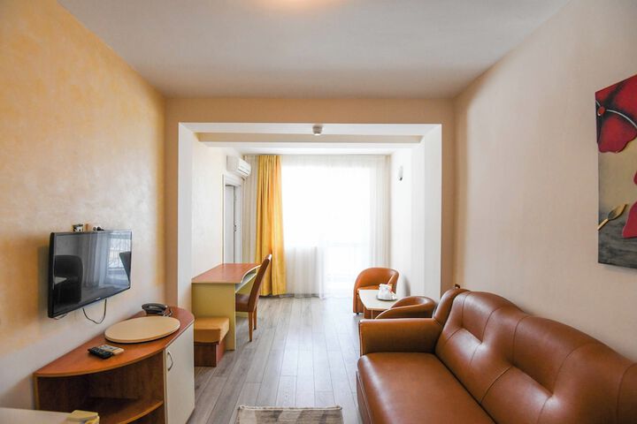 Room 12 of 28