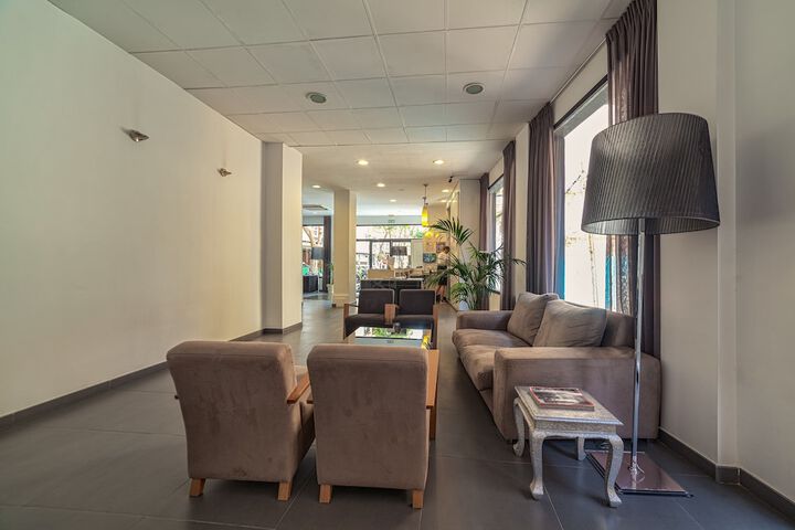 Entrance & Lobby