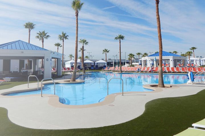 Pool Hotel