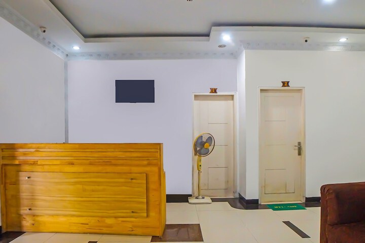 OYO 94077 99 Residence