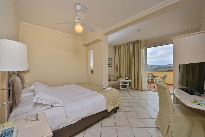 Room 8 of 75