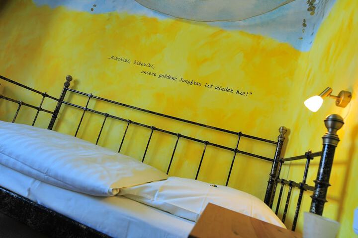 Room 47 of 283