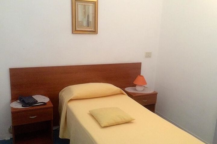 Room 3 of 38