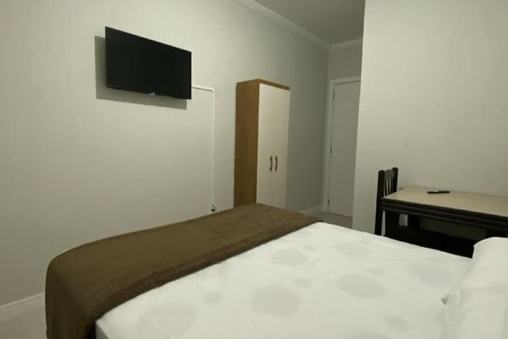 Room 6 of 18