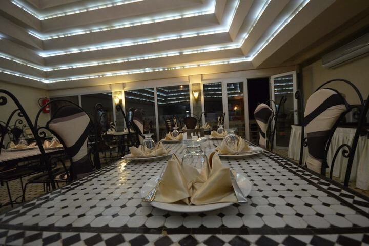 Dining 41 of 45