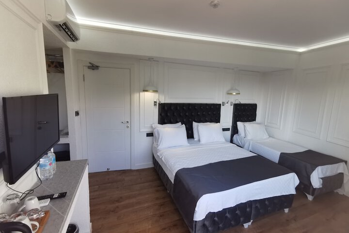 Room 3 of 85