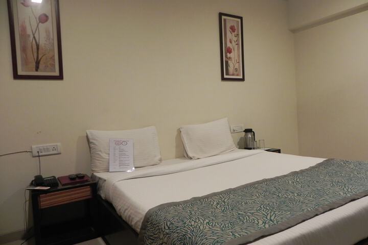 Room 11 of 44