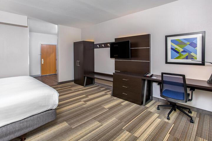 1 King Bed (9 of 14)