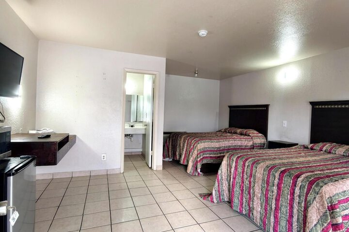 Room 6 of 25