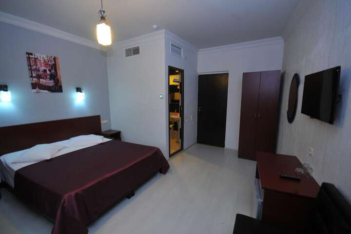 Room 16 of 34