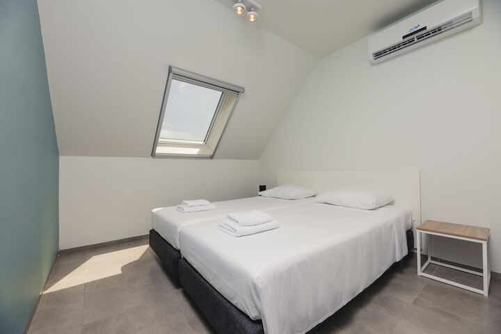 Room 13 of 81