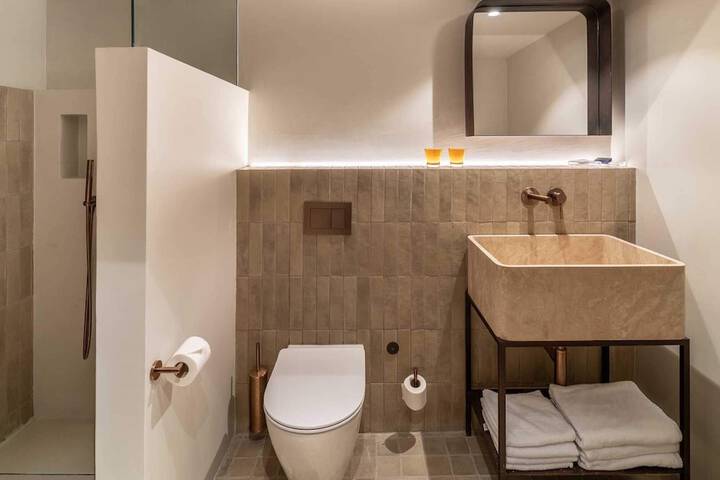 Clean Restrooms