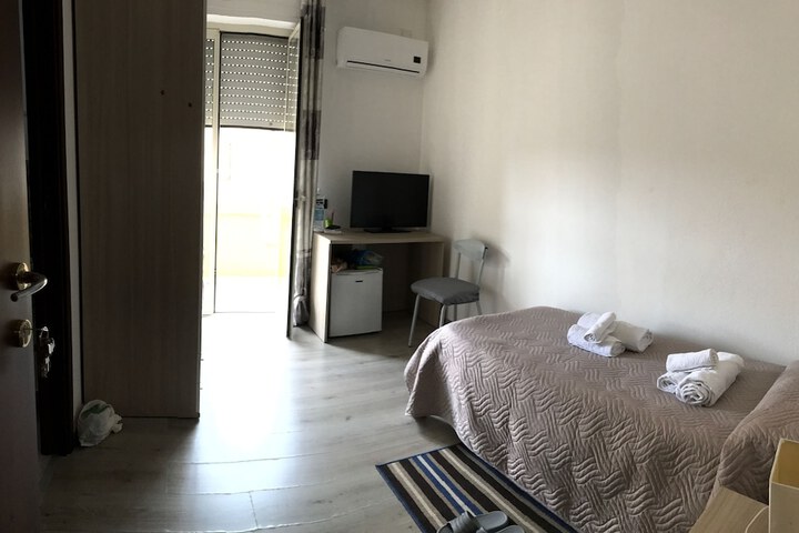 Room 5 of 37