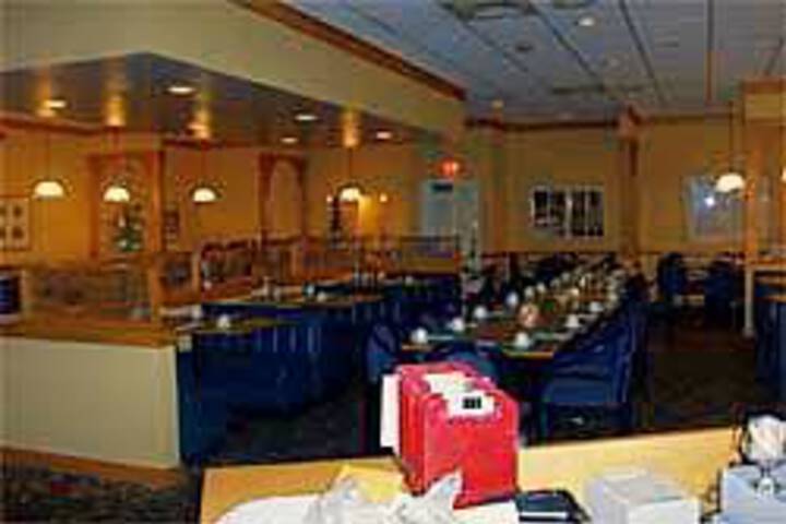 Dining 12 of 53