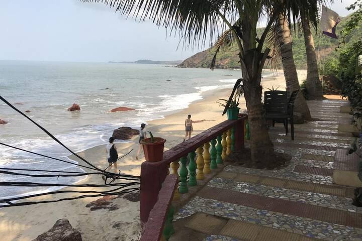 7 SEA VIEW HOTEL