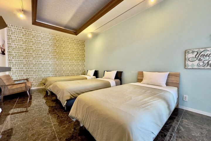 Room 26 of 193