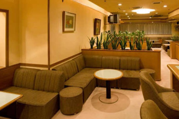 Lounge 27 of 32