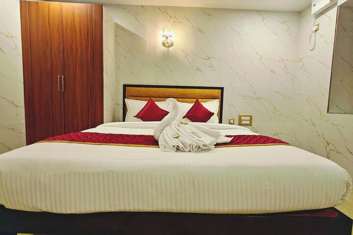 Room 3 of 83