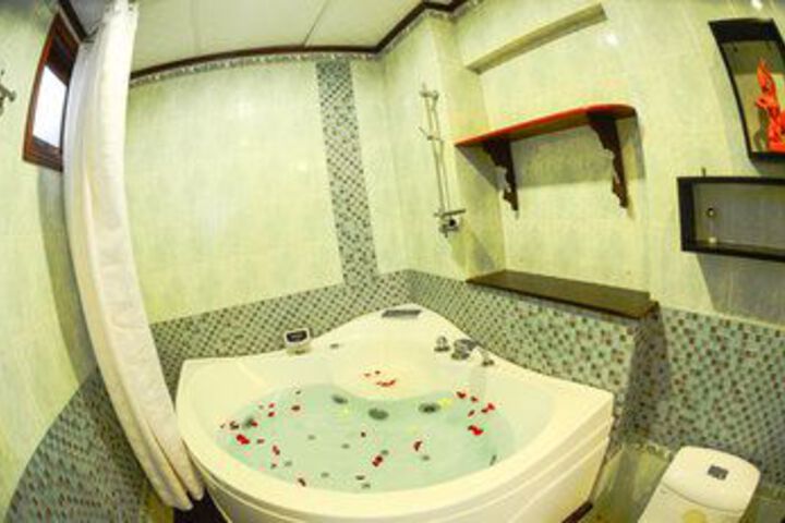 Room 4 of 24