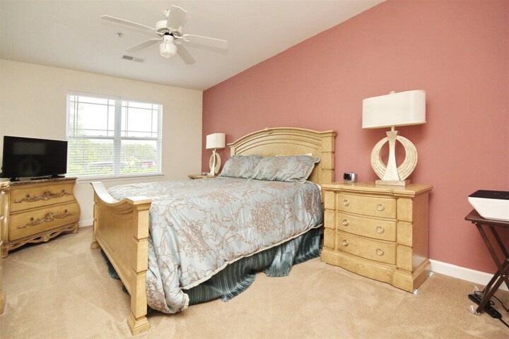 Room 5 of 33