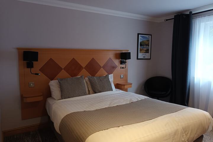 Room 33 of 47