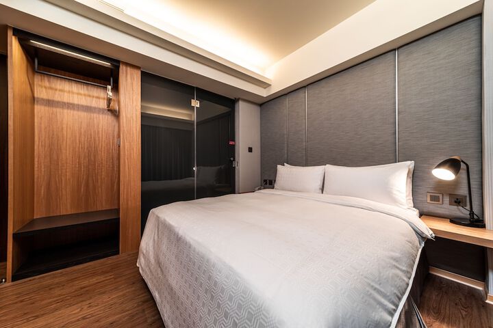 Room 8 of 51