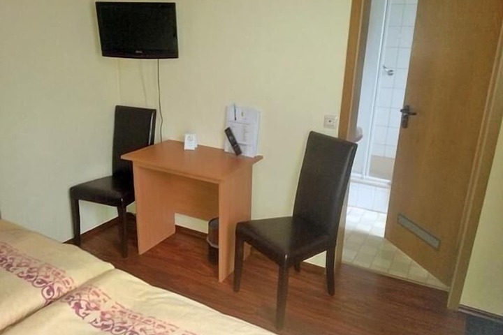Room 26 of 65