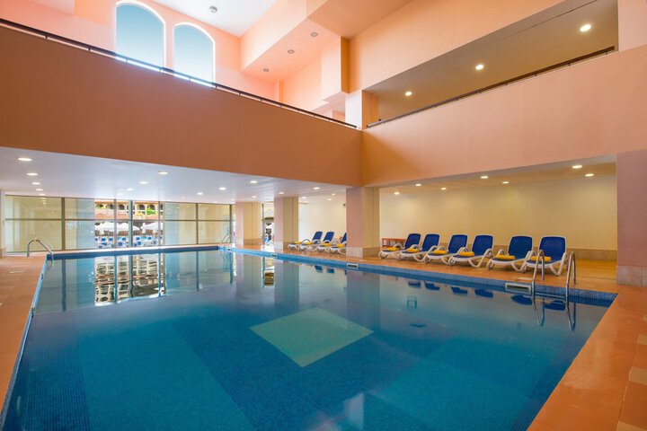 Hotel Pool