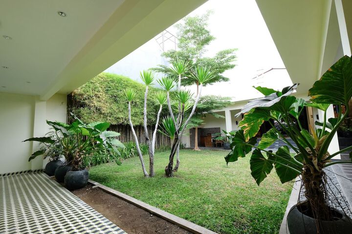 Hotel Exterior 1 of 11