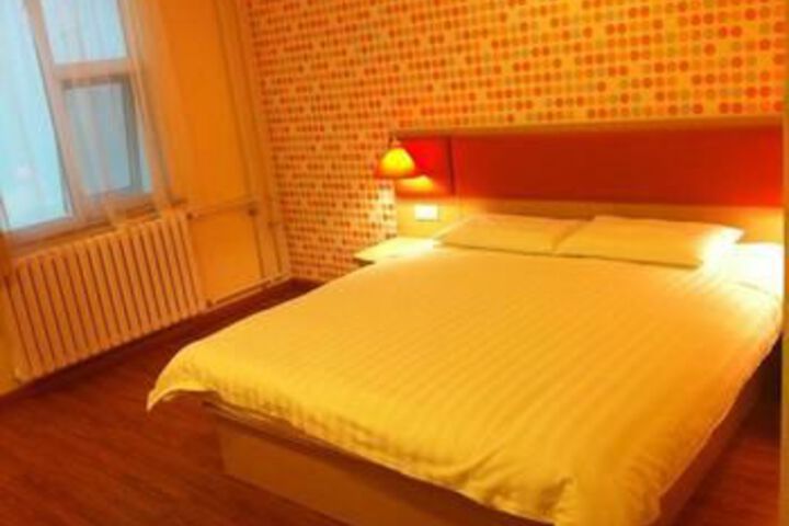 Room 6 of 9