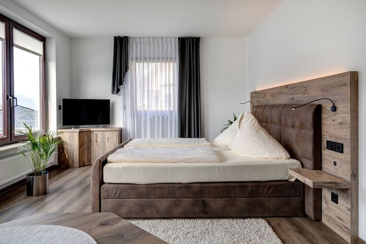 Room 4 of 38