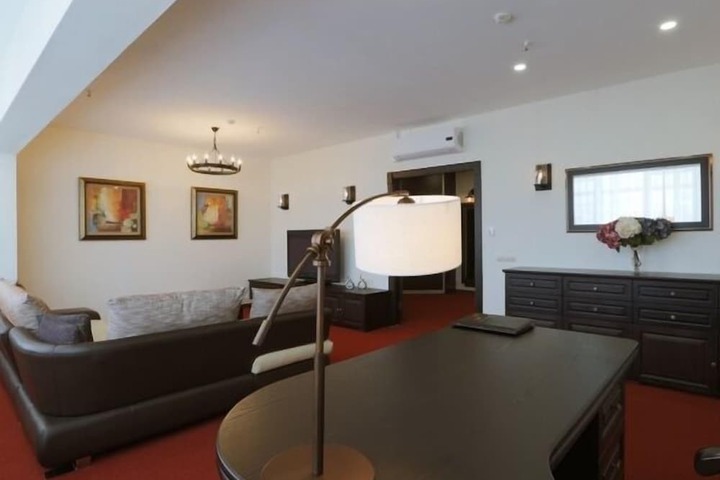 Room 37 of 74
