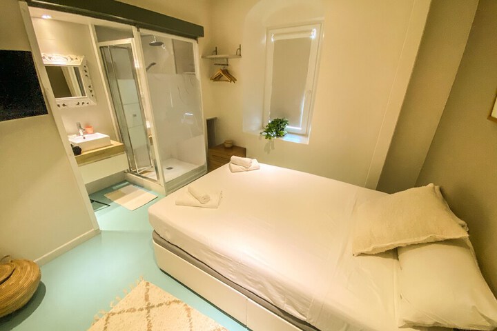 Room 15 of 35