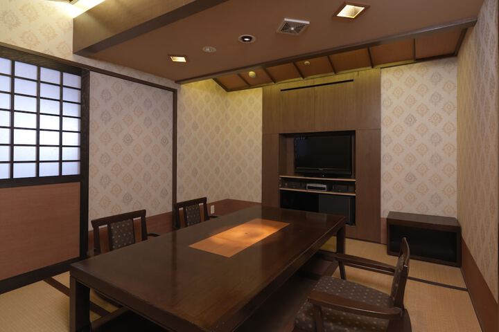 Room 27 of 247